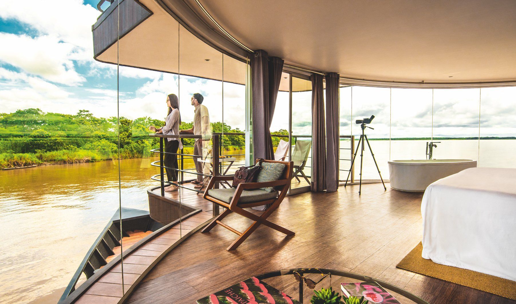 Zafiro, Amazon - LiveAboard.com